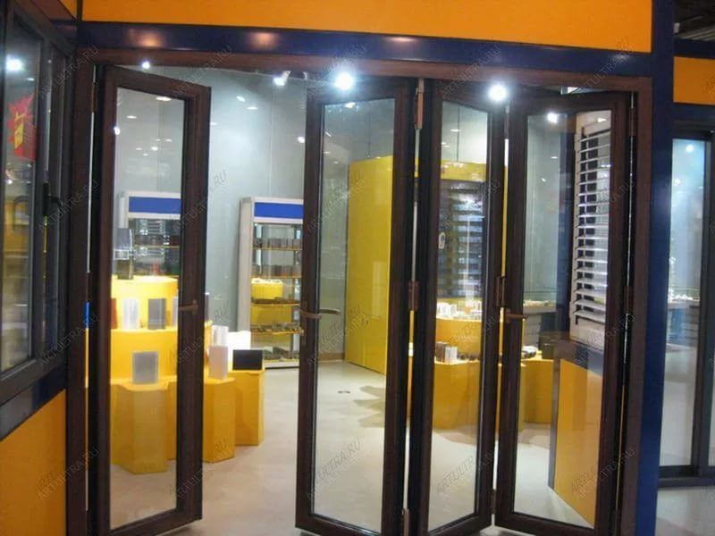 Двери \"Гармошка\", из алюминиевого профиля, закаленное стекло, триплекс ...