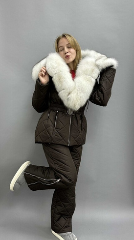 Зимний костюм теплый до -35 градусов: куртка с песцом вуаль и стеганые штаны в цвете шоколад - Дополнительно широкий поя