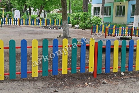 Заборчик для детских садов пластиковый закругленный штакетник